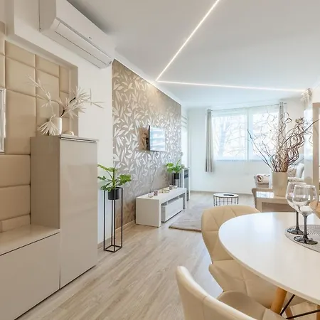 Barocco Apartman By Bltn * 시오포크